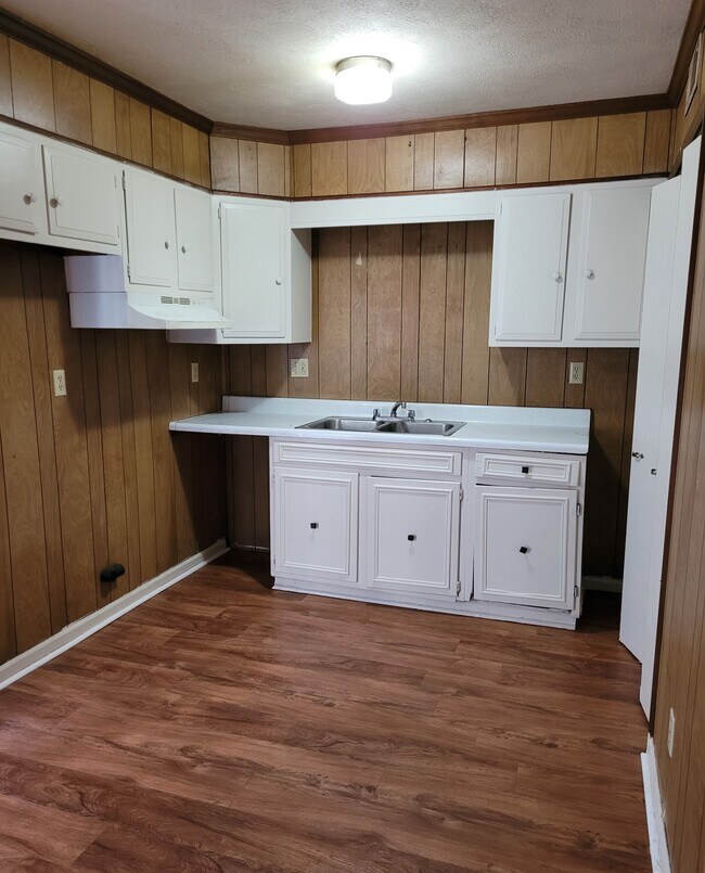 kitchen - 1600 Antioch Rd