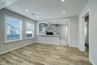 Building Photo - 17 Estelle St