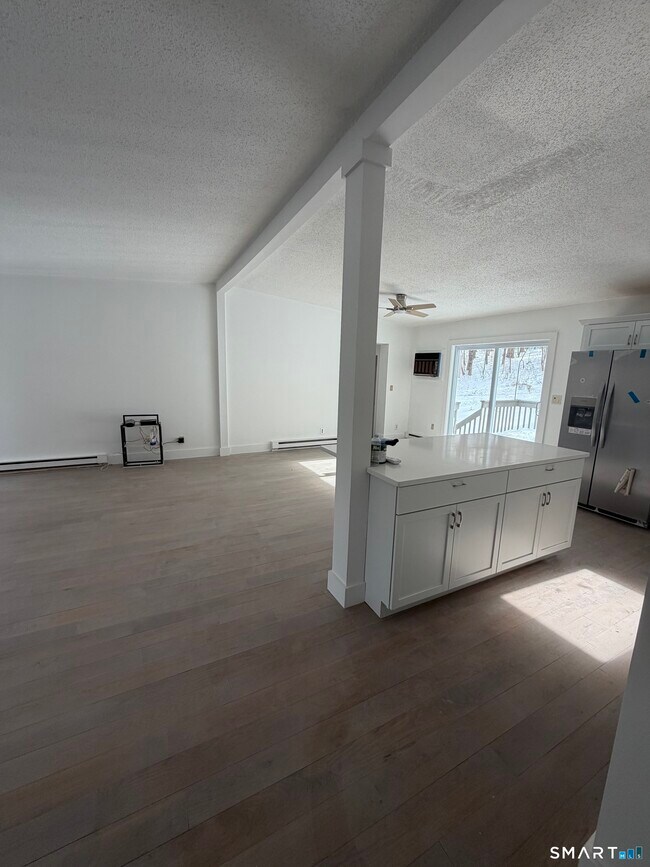 Building Photo - 410 Old Tolland Turnpike