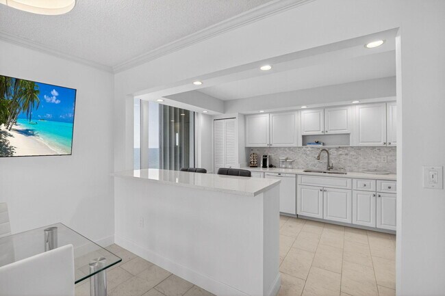 Building Photo - 3009 S Ocean Blvd