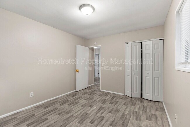 Building Photo - 10224 Lord Dr