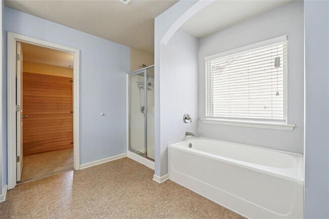 Building Photo - 6331 Salinger Ct