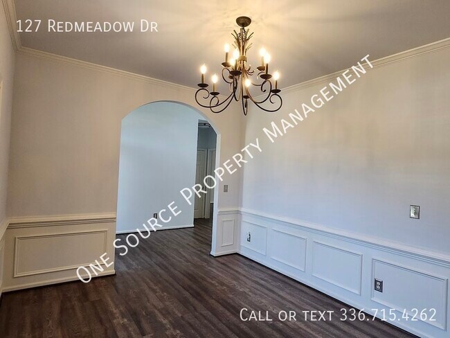 Building Photo - 127 Redmeadow Dr