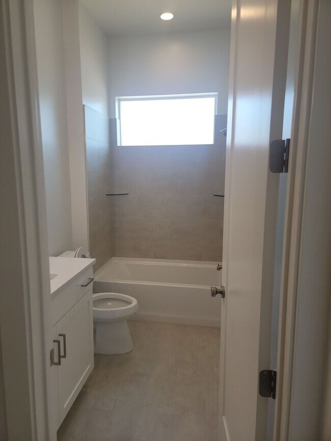 Building Photo - Brand New Stylish 3 Bedroom Home!