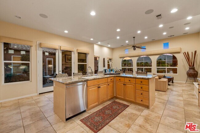 Building Photo - 11 Via Santa Ramona