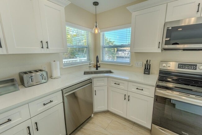 Building Photo - 5021 Porpoise Pl