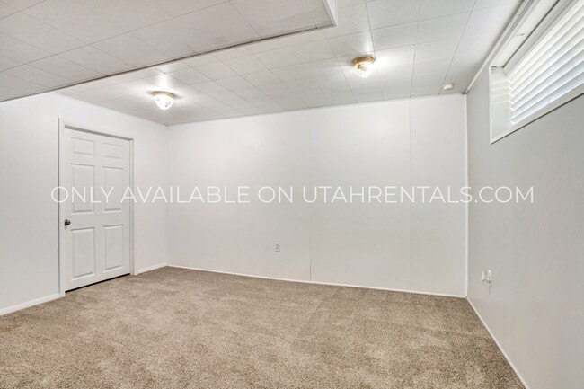 Building Photo - 1671 E 7080 S