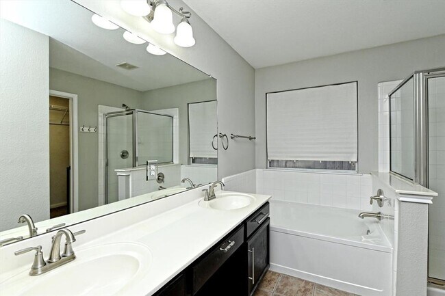 Building Photo - 220 Chandler Crossing Trail