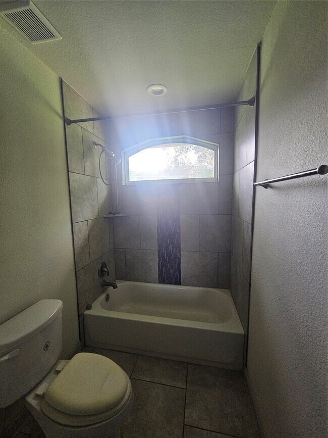 Building Photo - 3206 Pebble Lake Dr