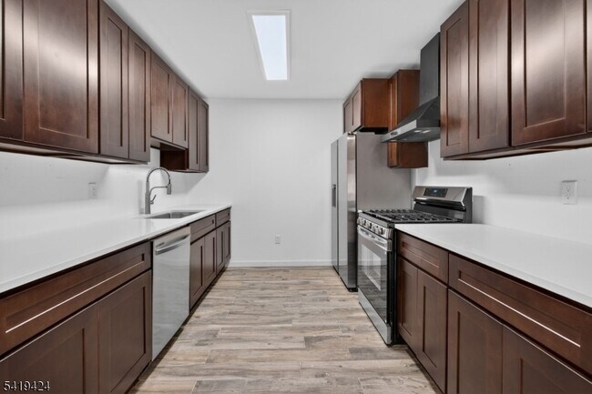 Building Photo - 485 Broadway