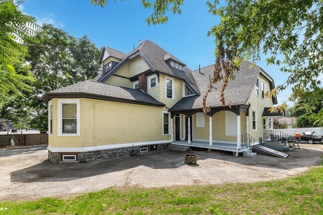 Building Photo - 24 Whitehead Ave
