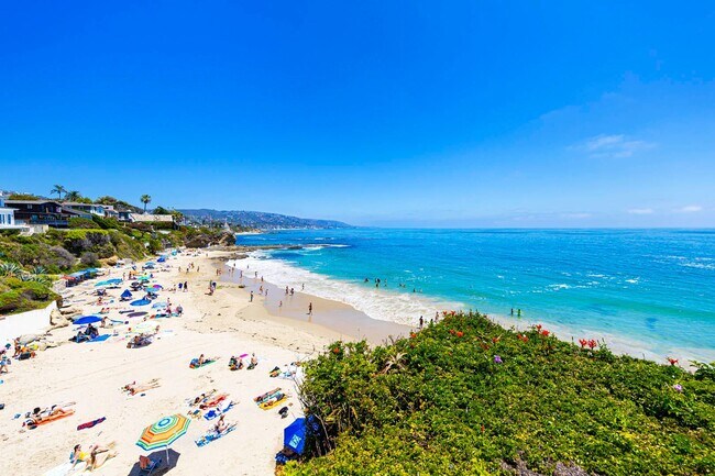 Building Photo - Incredible ocean views and private steps t...