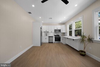 Building Photo - 71 Dreamland Park Dr