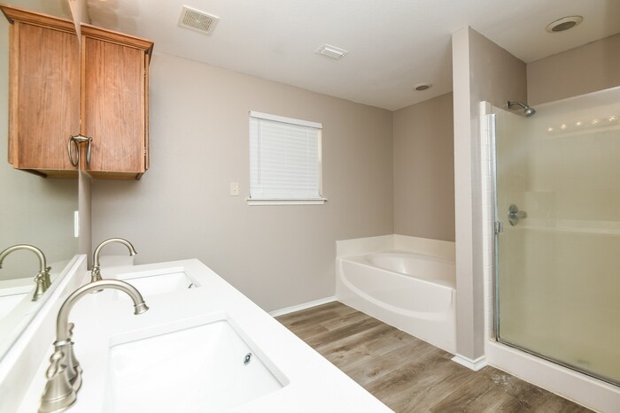 Building Photo - 420 Heritage Dr