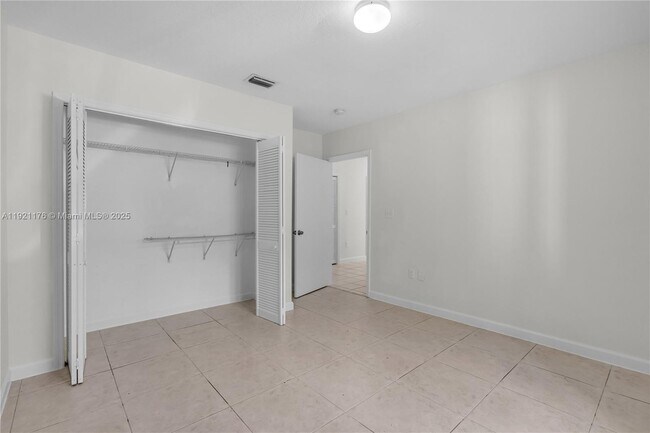 Building Photo - 2815 SW 39th Ave