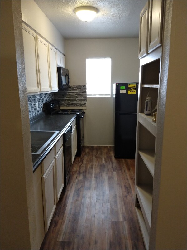 Building Photo - 911 Vance Jackson Rd