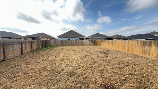 Building Photo - LAKE POINTE TERRACE!  4-bedroom 2-bathroom house! $500 Off!!