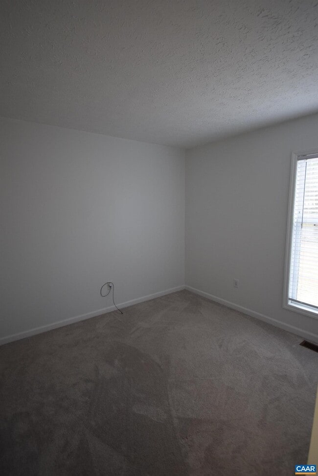 Building Photo - 3364 Dogwood Dr