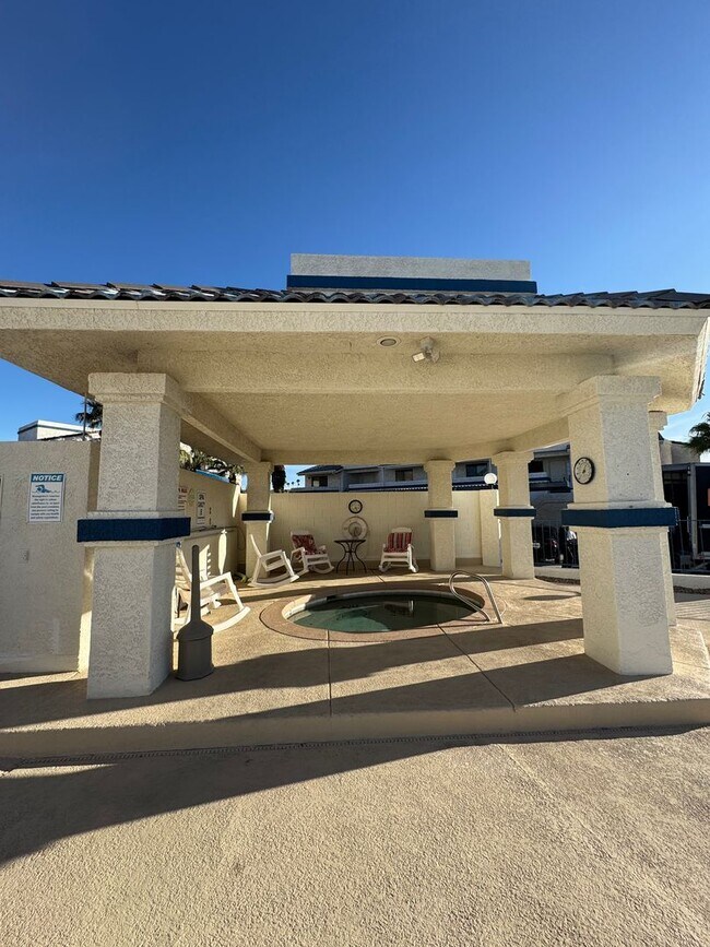 Building Photo - Stunning Remodeled 3-Bed Condo with River ...