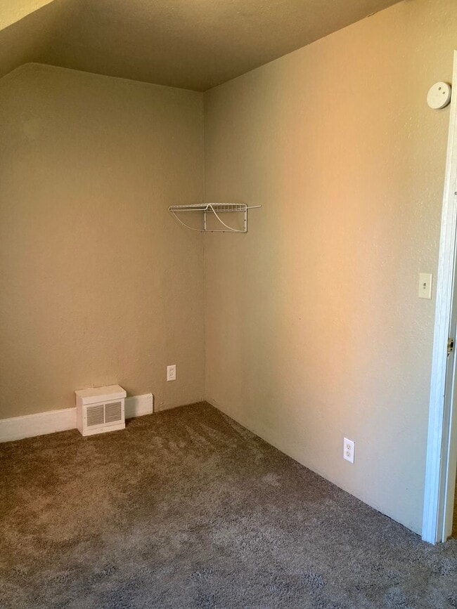 Building Photo - Three Bedroom Single-Family Home Close To Downtown