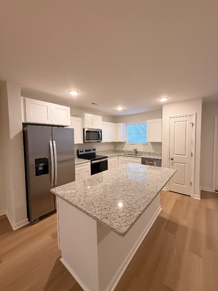 Building Photo - 44 W Farley Dr