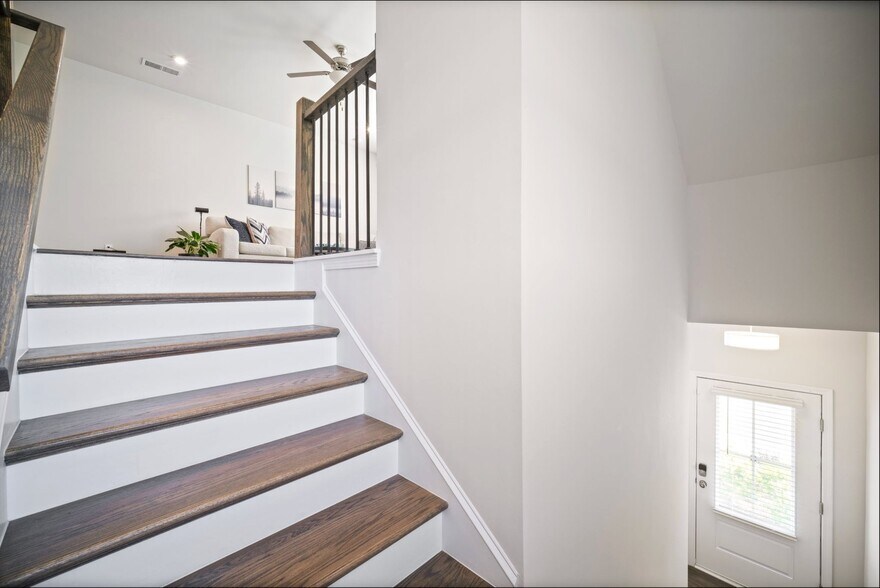 Building Photo - 1595 Ridgebrook Downs