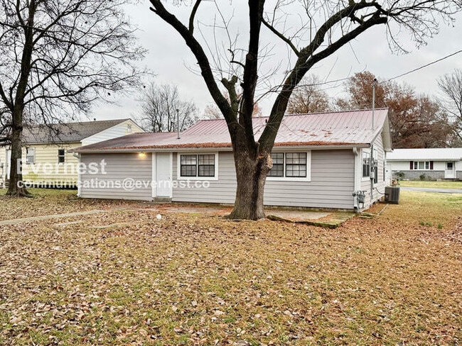 Building Photo - 813 J St NW