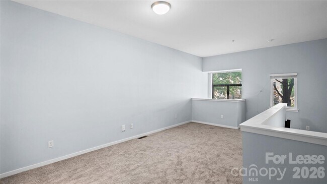 Building Photo - 2125 Southend Dr