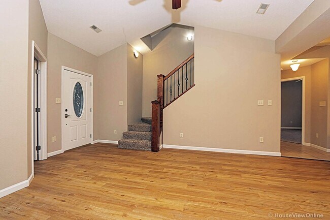 Building Photo - Larkspur 2850/2852