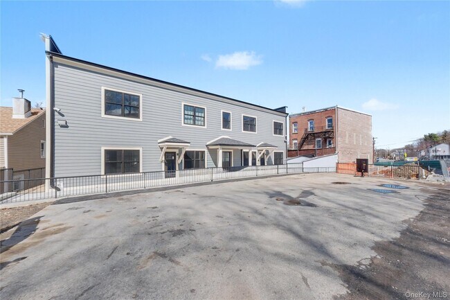 Building Photo - 10 Market St