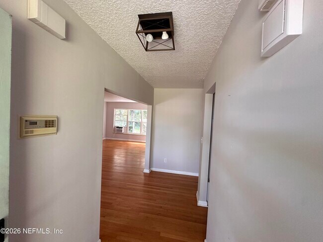 Building Photo - 6117 Clifton Ave