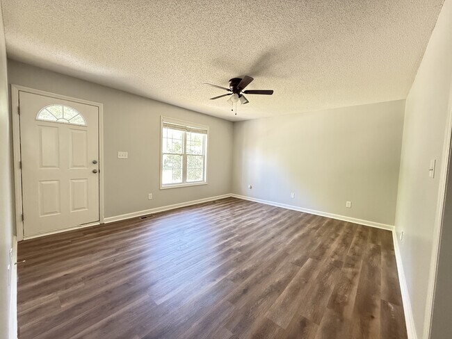 Building Photo - 1112 Amber Acres Ln