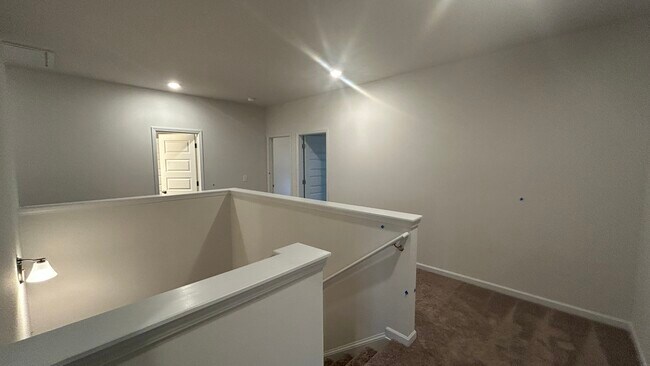 Building Photo - 415 Pointe N Dr