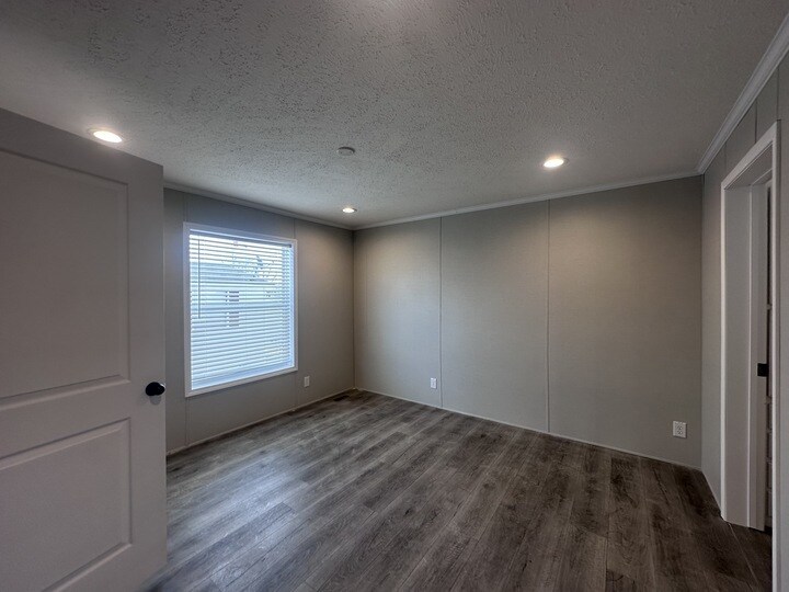 Building Photo - 29638 Danbury Ct