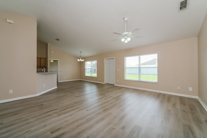 Building Photo - 2151 Antler Dr