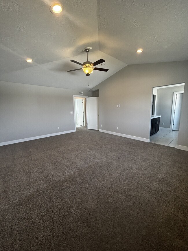 Building Photo - 1373 E Bell Buoy Way