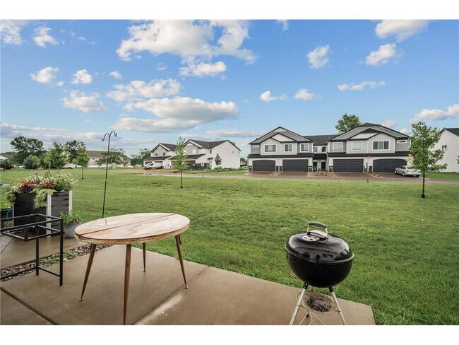 Building Photo - 2117 Cleveland Ln S