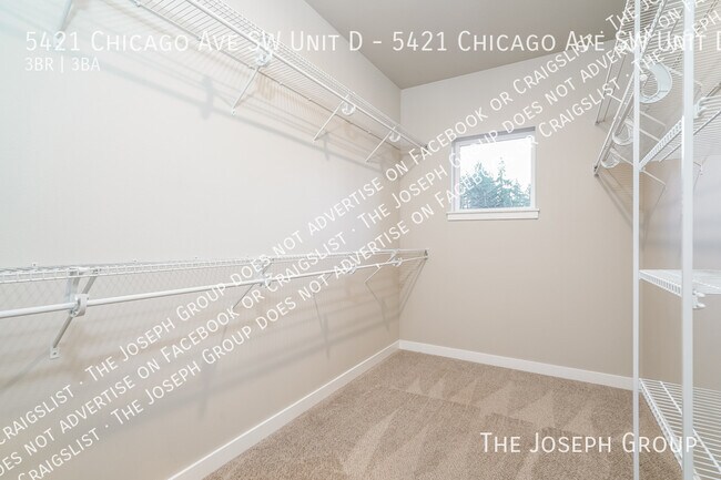 Building Photo - 5421 Chicago Ave SW