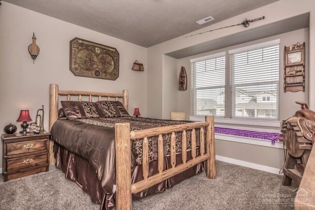 Building Photo - 4368 SW Umatilla Ave