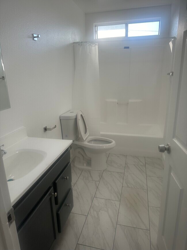 Building Photo - 855 W 61st St