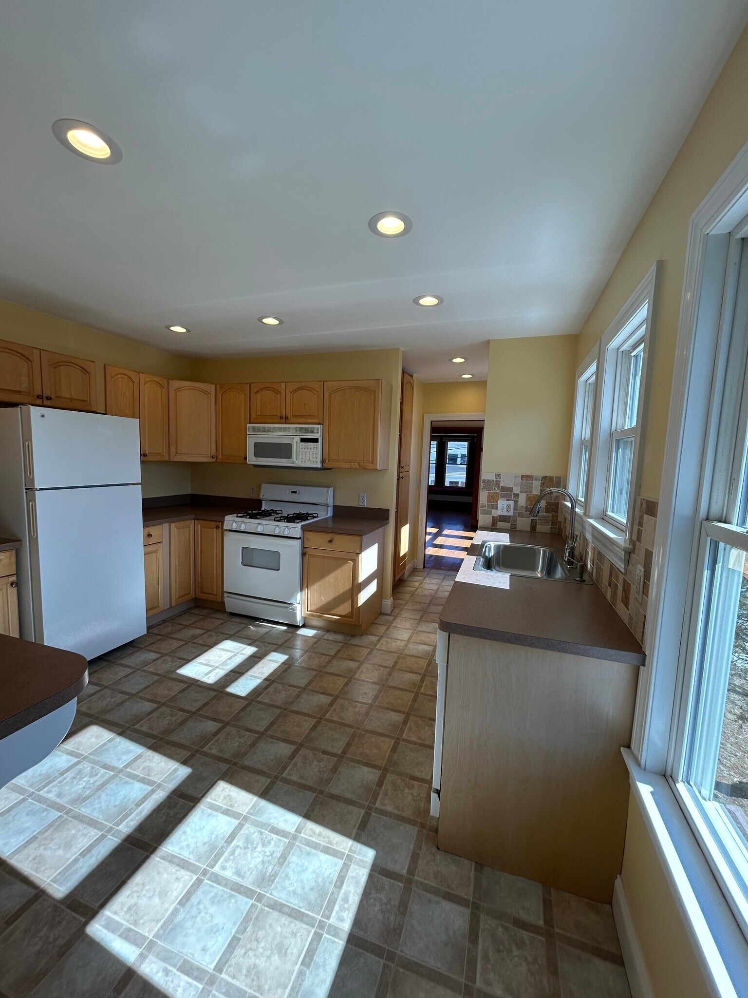 kitchen - 182 Palmer St