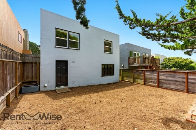 Building Photo - 61 Marview Way