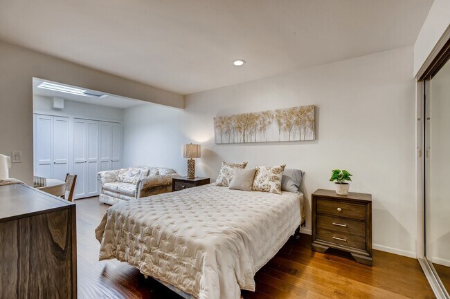 Building Photo - 957 La Bonita Dr