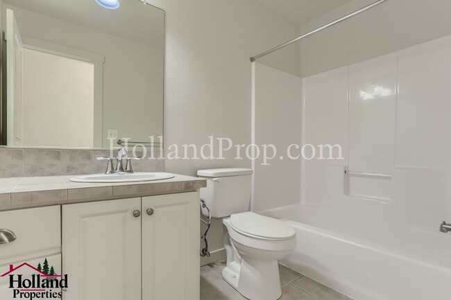 Building Photo - 838 NE Wheelock Pl
