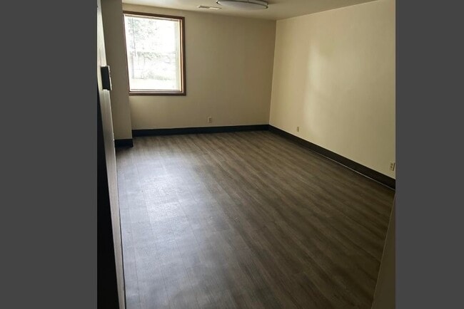 Building Photo - 303 W Sloan St