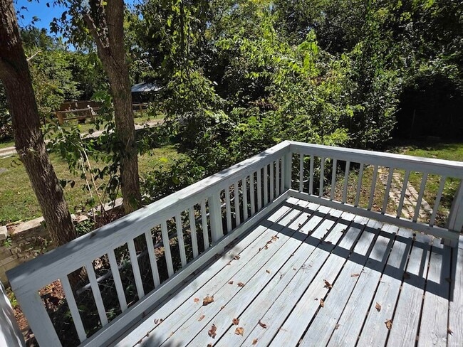 Building Photo - 921 W Gourley Pike