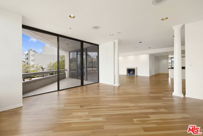 Building Photo - 10430 Wilshire Blvd