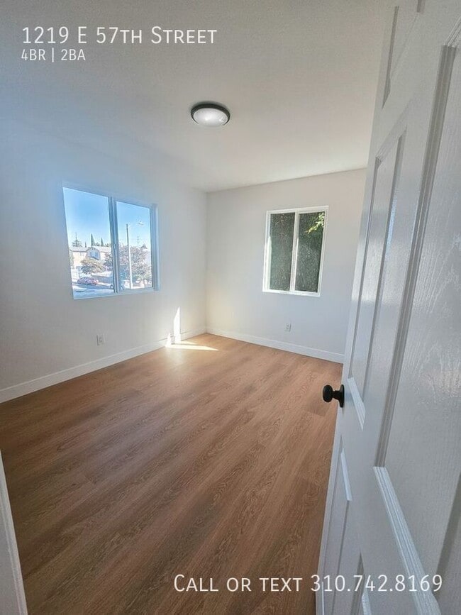 Building Photo - 1219 E 57th St