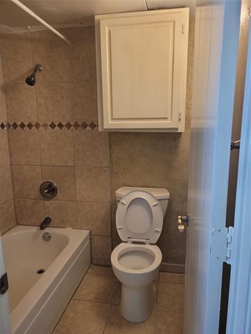 Building Photo - 2311 Balsam Dr