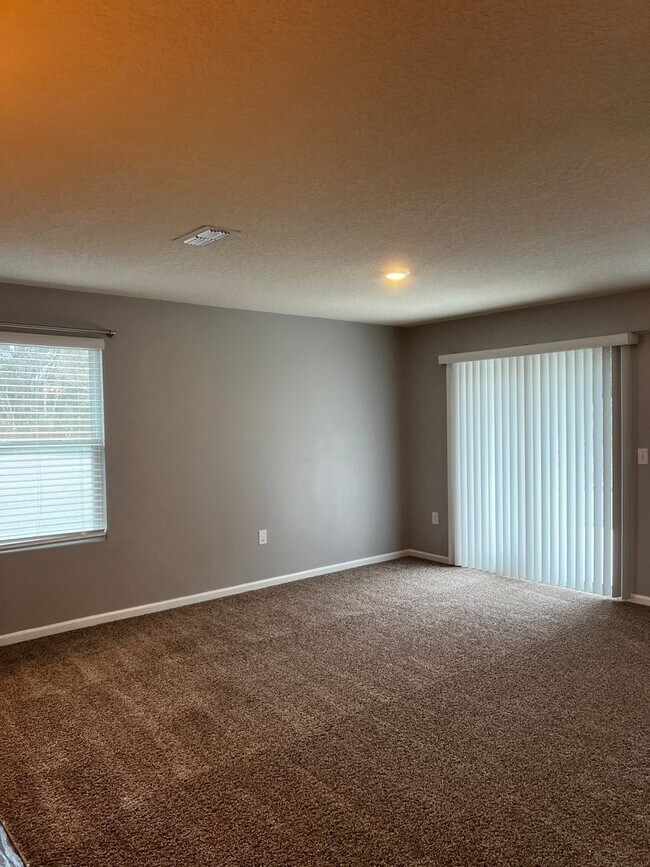 Building Photo - 4/2 centrally located!!